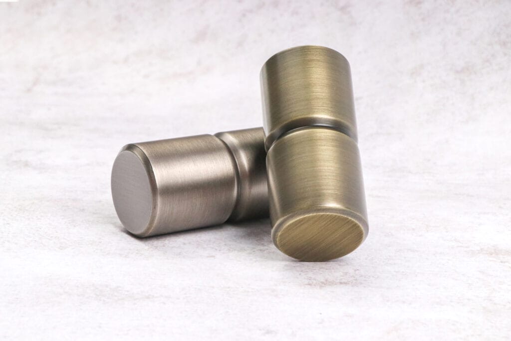 Gavin – Antique Silver – Elegant Brass v2