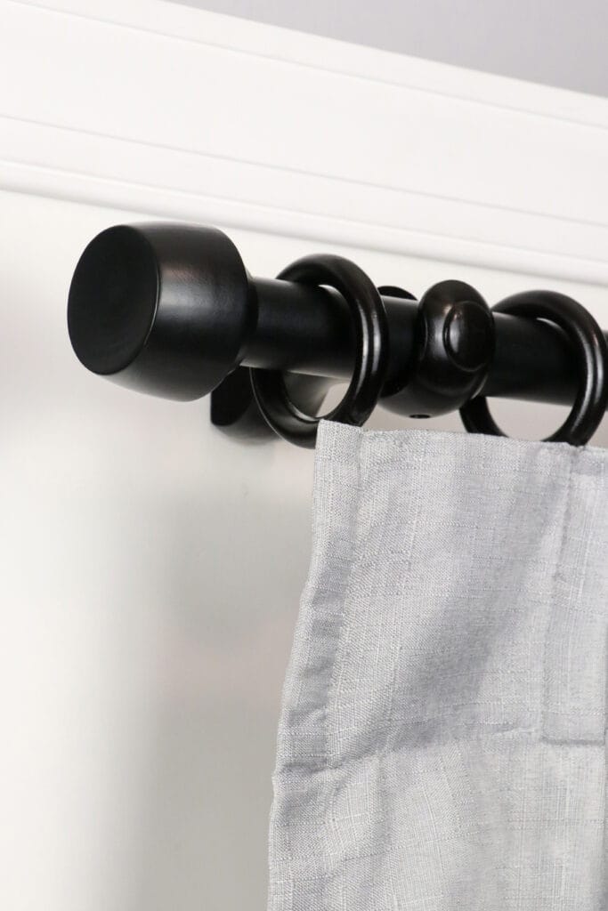 Hugo – Black – Gray Drapery