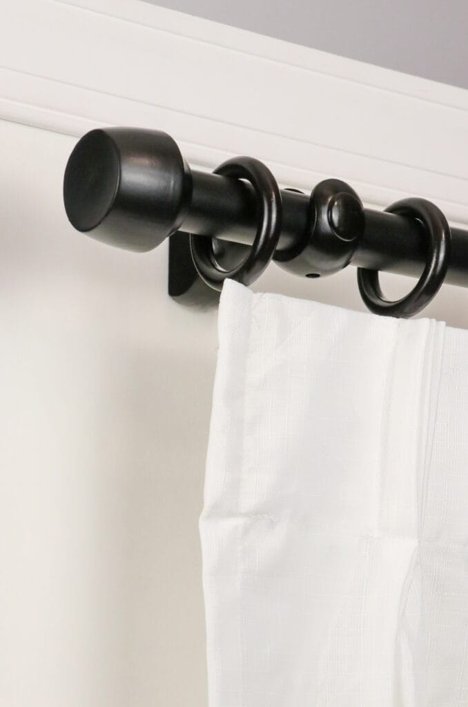 Hugo – Black – White Drapery