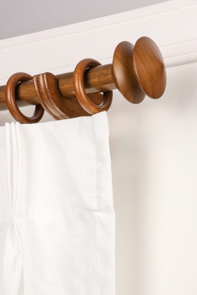 Miller – Estate Oak – White Drapery